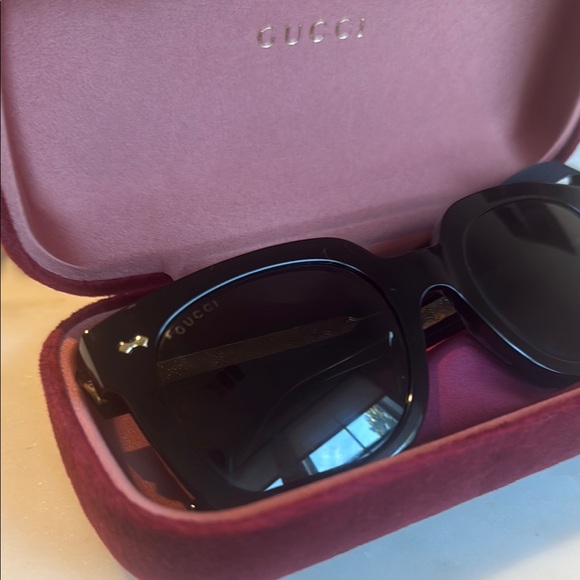 Gucci Black Sunglasses - Picture 7 of 10